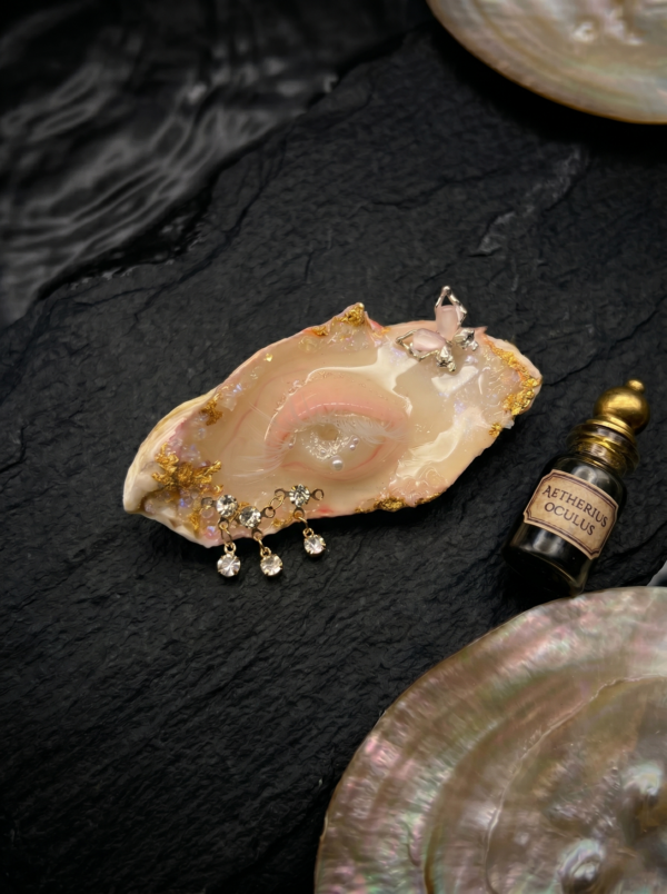 【Never】AETHERIUS OCULUS: The Mystic Oyster Gaze & Gold Butterfly Brooch