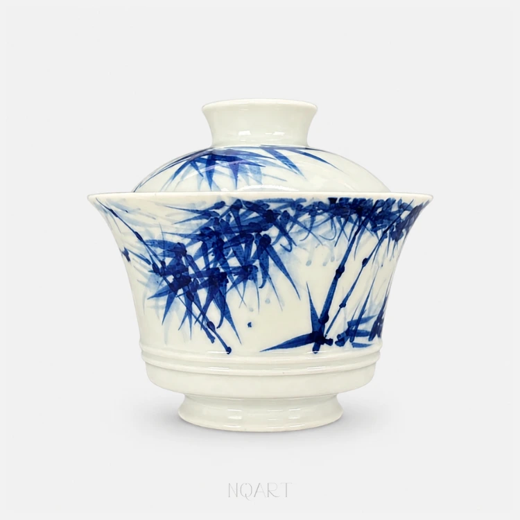 Bamboo in full leaf covers this gaiwan from the bowl up over the lid, culms and leaves cut in wet cobalt strokes that bleed into one another.