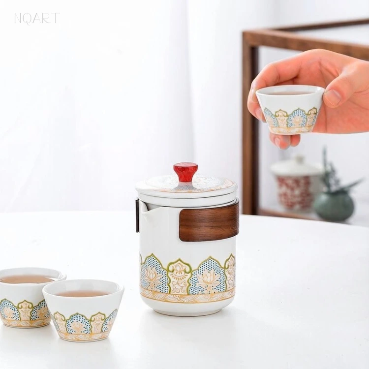 With the lid on, the porcelain brewing cup shows the band of solid wood set around its middle and the red knob on top of the lid.